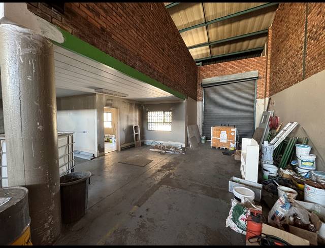 410M² WAREHOUSE TO LET IN STORMILL